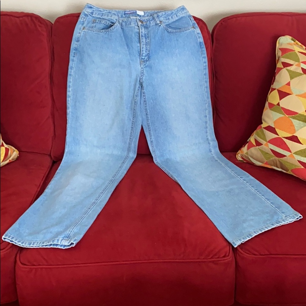 Liz Claiborne Relaxed Fit Light Wash Jeans, Size 8